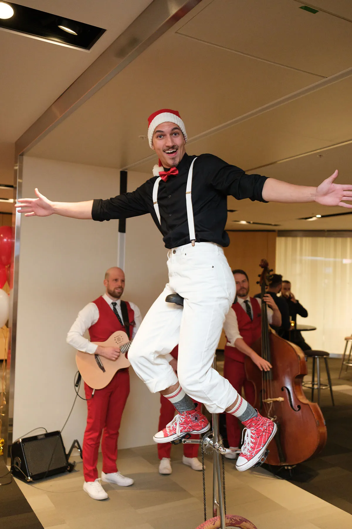 Philémon sur monocycle lors d'un événement